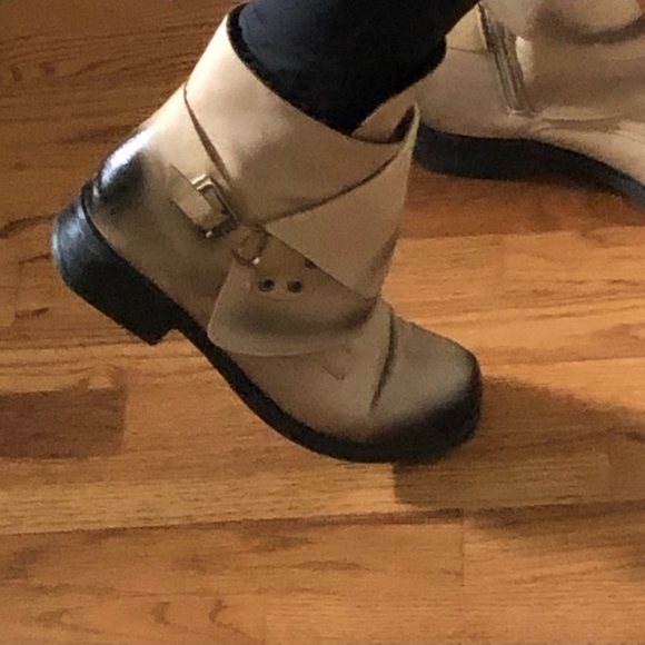 Funky boots (Sz 11) but a small size 11 - Picture 5 of 5